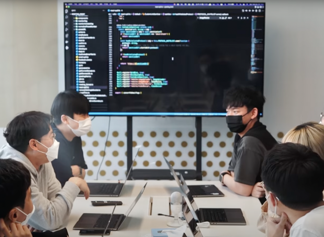 커리어의 시작, 스카우트